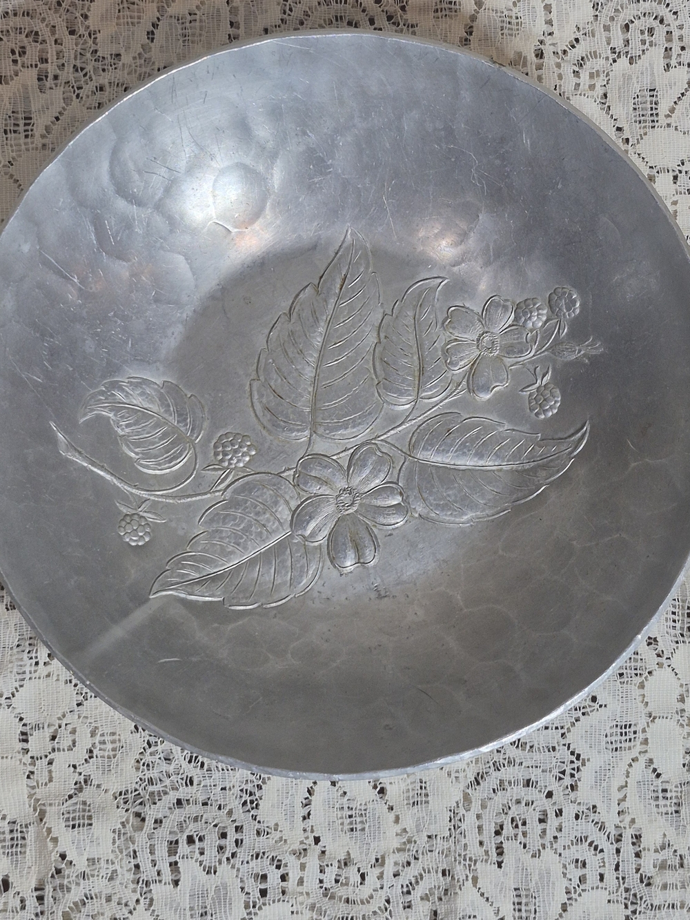 Vintage Everlast Hand Forged Aluminum Floral Berry Bowl 8"